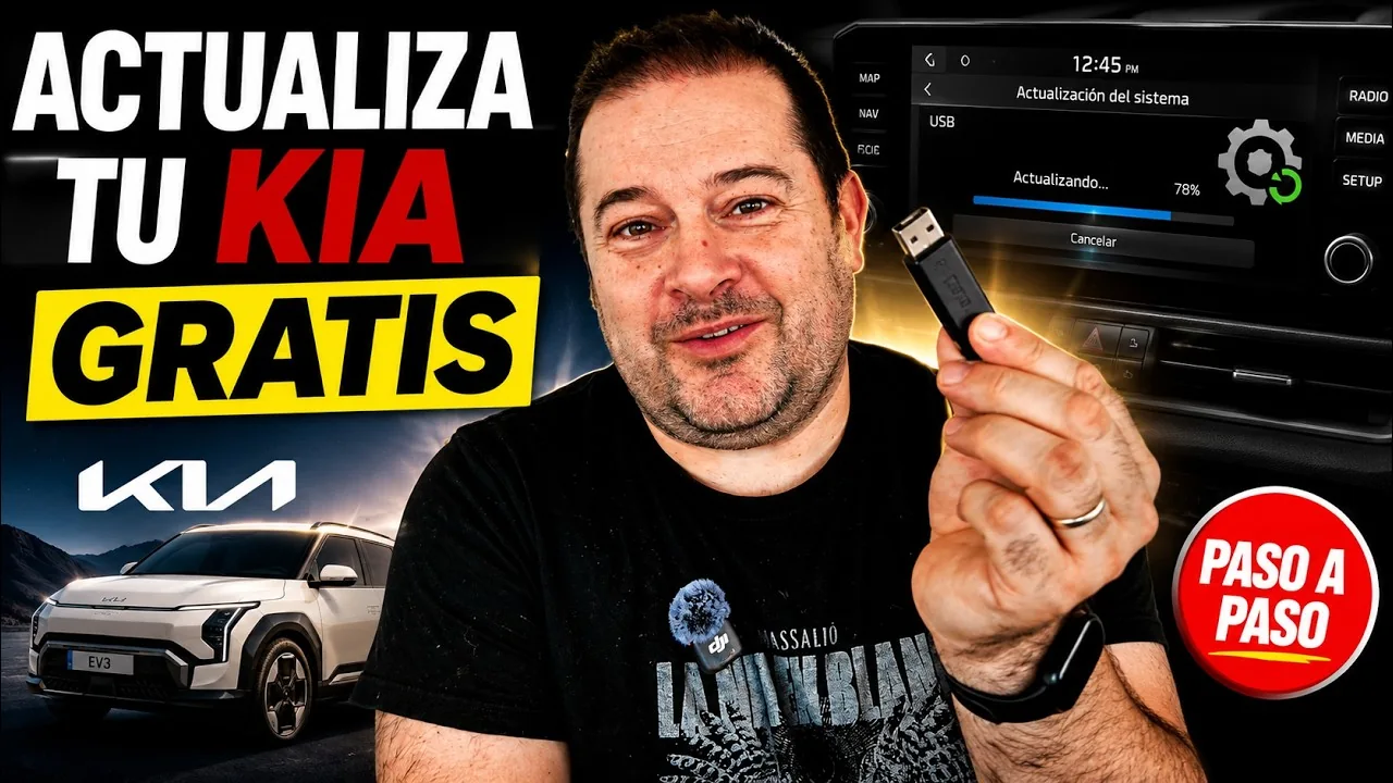 Lisard muestra una memoria USB para actualizar el sistema multimedia de Kia