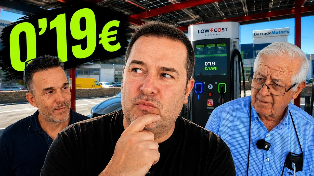 Lisard y los participantes de la visita a Cargadores Low Cost