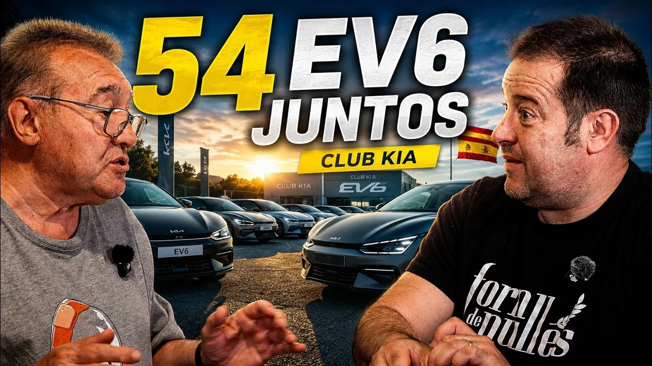 Antoni y Lisard junto a un montaje de la quedada de 54 Kia EV6