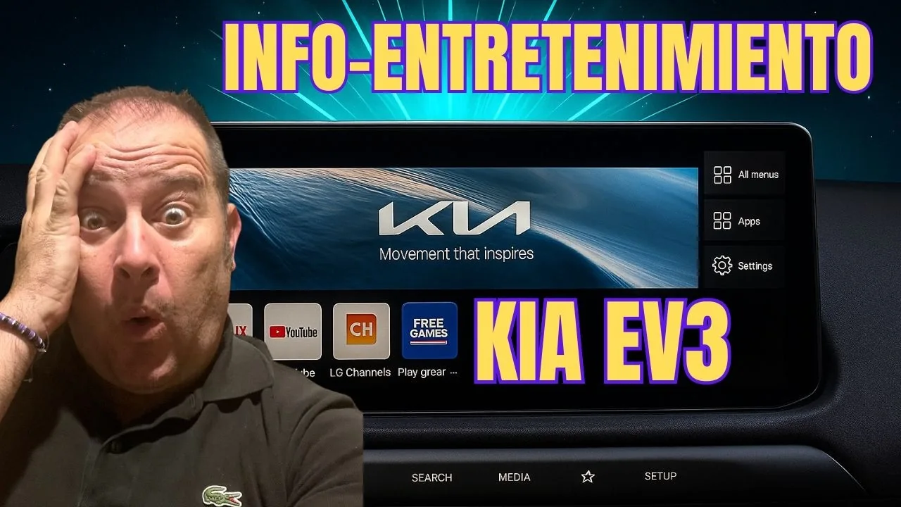 Lisard ante la pantalla multimedia de su Kia EV3