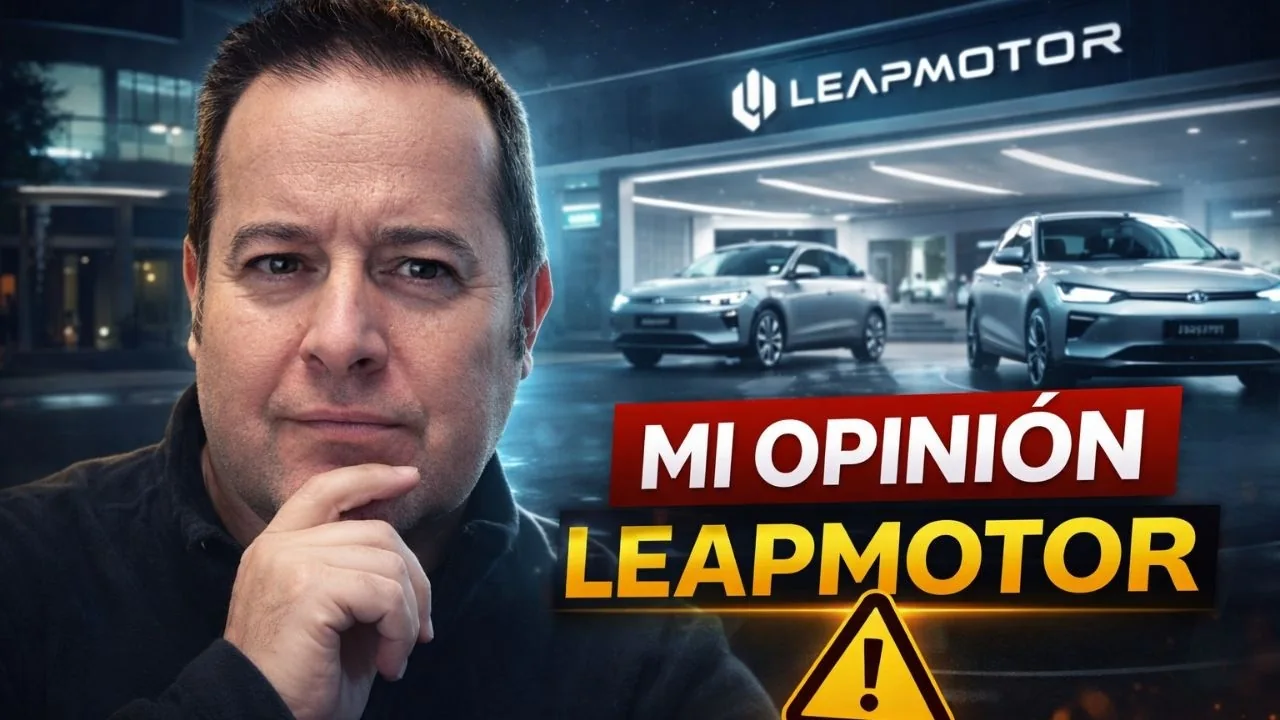Lisard en un montaje ante el concesionario Leapmotor