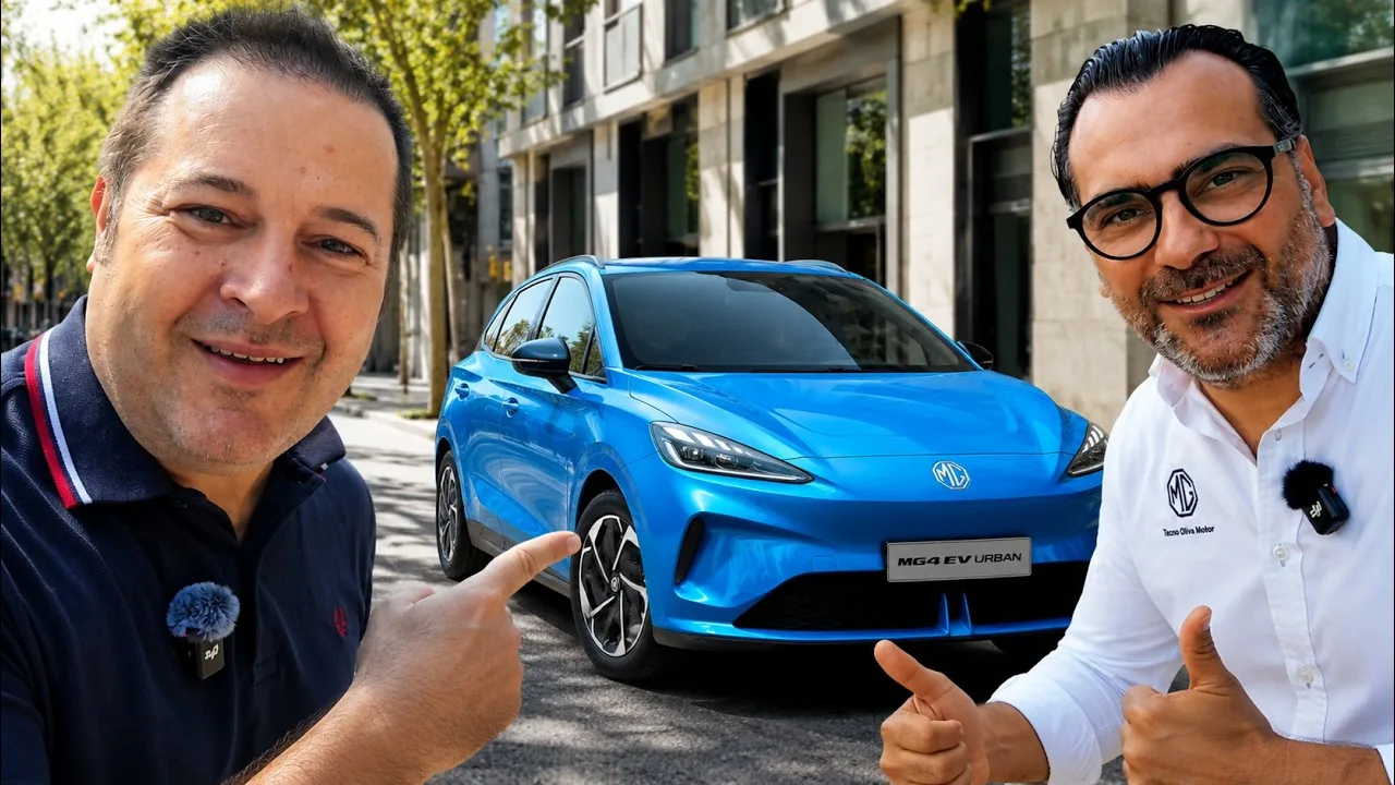 Lisard y Claudio junto al MG4 Urban de la prueba